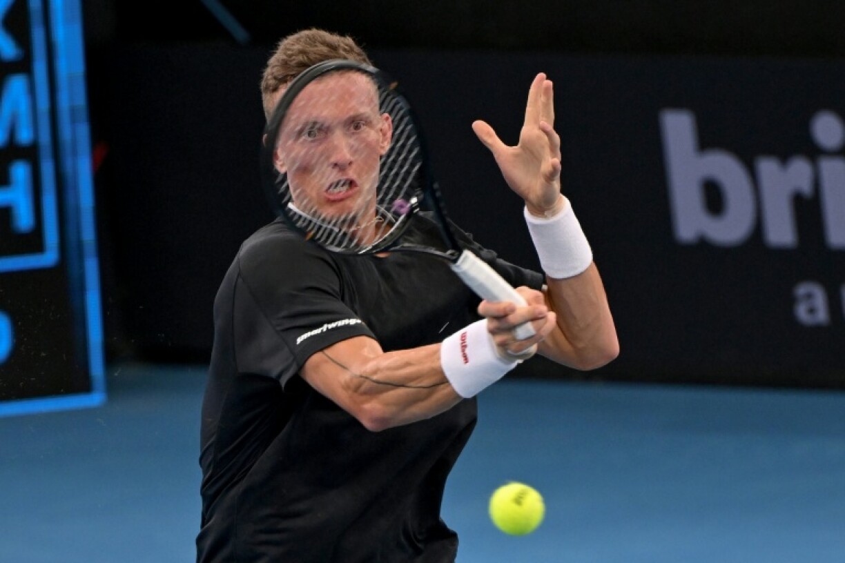 Jiri Lehecka inició la defensa de su título en el Brisbane International 2026 con un trabajado triunfo ante Tomas Machac