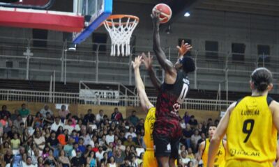 80-78 a Hindú de Córdoba con un cierre electrizante y desató una fiesta total en el Estadio Delmi.
