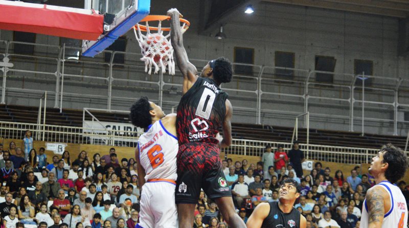 Salta Basket volvió a ganar en el Delmi, su víctima esta vez fue Rivadavia de Mendoza y se metió entre los tres punteros