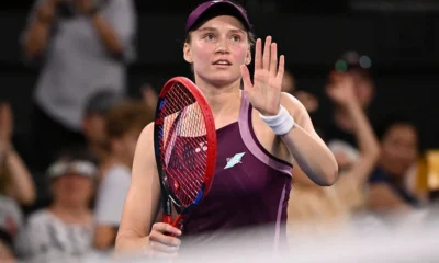 Elena Rybakina venció a Iga Swiatek en sets corridos y avanzó a semifinales de Australia, frustrando el sueño de Grand Slam de la polaca.