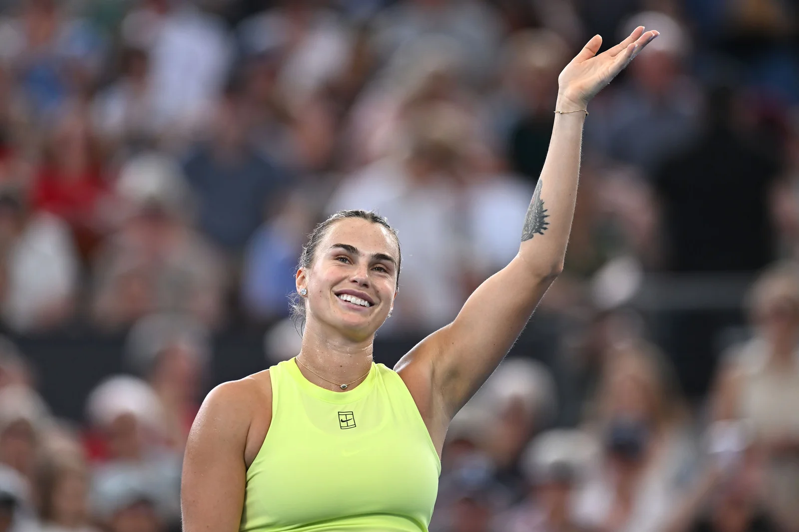 Aryna Sabalenka debutó en el Brisbane International 2026 con una victoria aplastante ante Cristina Bucsa y lanzó una advertencia al circuito femenino.