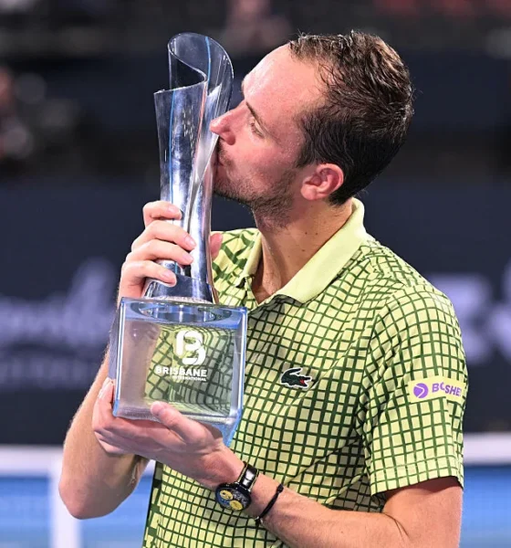 Daniil Medvedev venció a Brandon Nakashima y se consagró campeón del Brisbane International 2026, logrando un arranque ideal