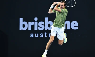 Daniil Medvedev derrotó a Alex Michelsen y jugará la final del Brisbane International 2026, mostrando una nueva mentalidad para volver al top del circuito.