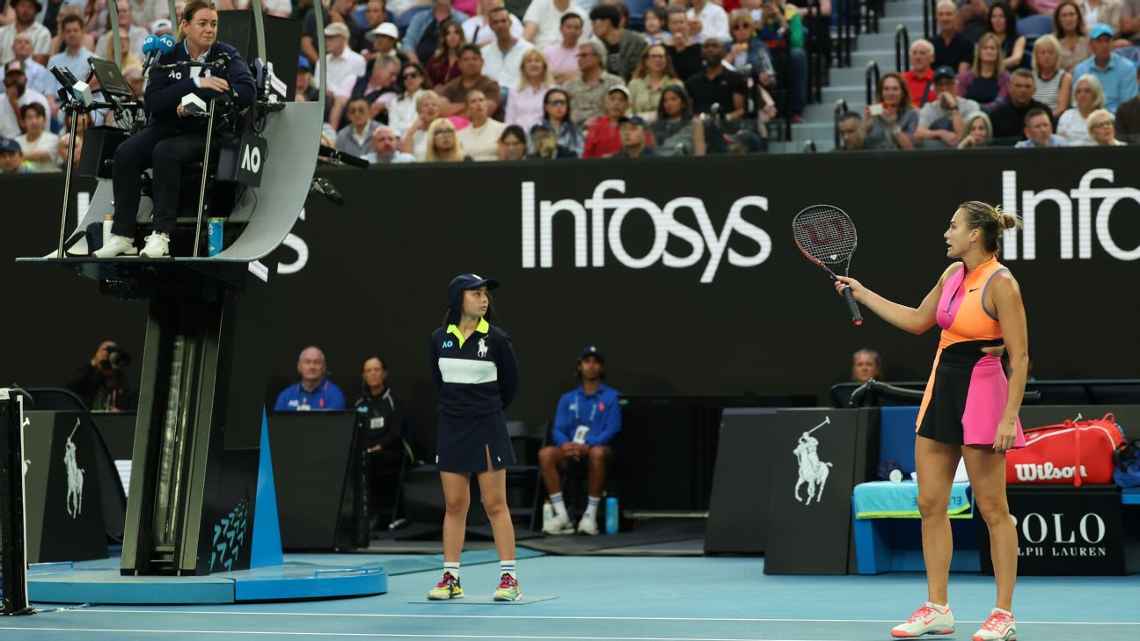 Aryna Sabalenka derrotó a Elina Svitolina y avanzó a su cuarta final consecutiva del Abierto de Australia, donde buscará su tercer título en Melbourne.