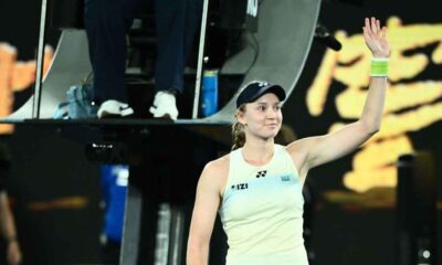 Elena Rybakina avanzó a la final del Abierto de Australia sin perder sets. La kazaja buscará revancha ante Aryna Sabalenka.