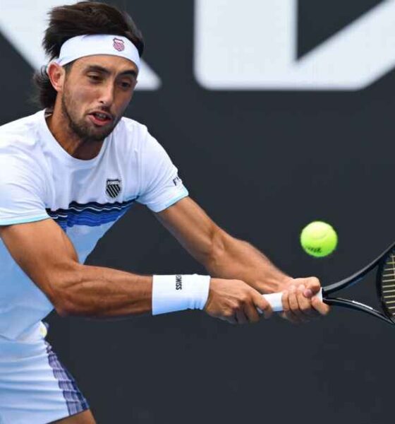 Thiago Tirante logró su primera victoria en el Abierto de Australia 2026 y avanzó a segunda ronda en una jornada de contrastes para el tenis argentino.
