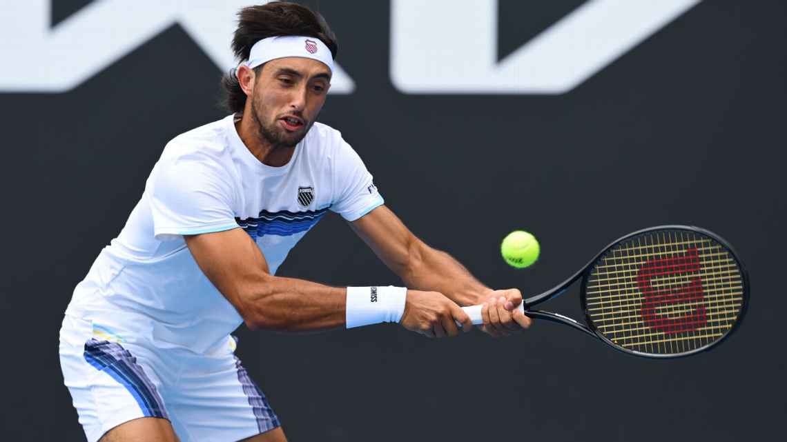 Thiago Tirante logró su primera victoria en el Abierto de Australia 2026 y avanzó a segunda ronda en una jornada de contrastes para el tenis argentino.
