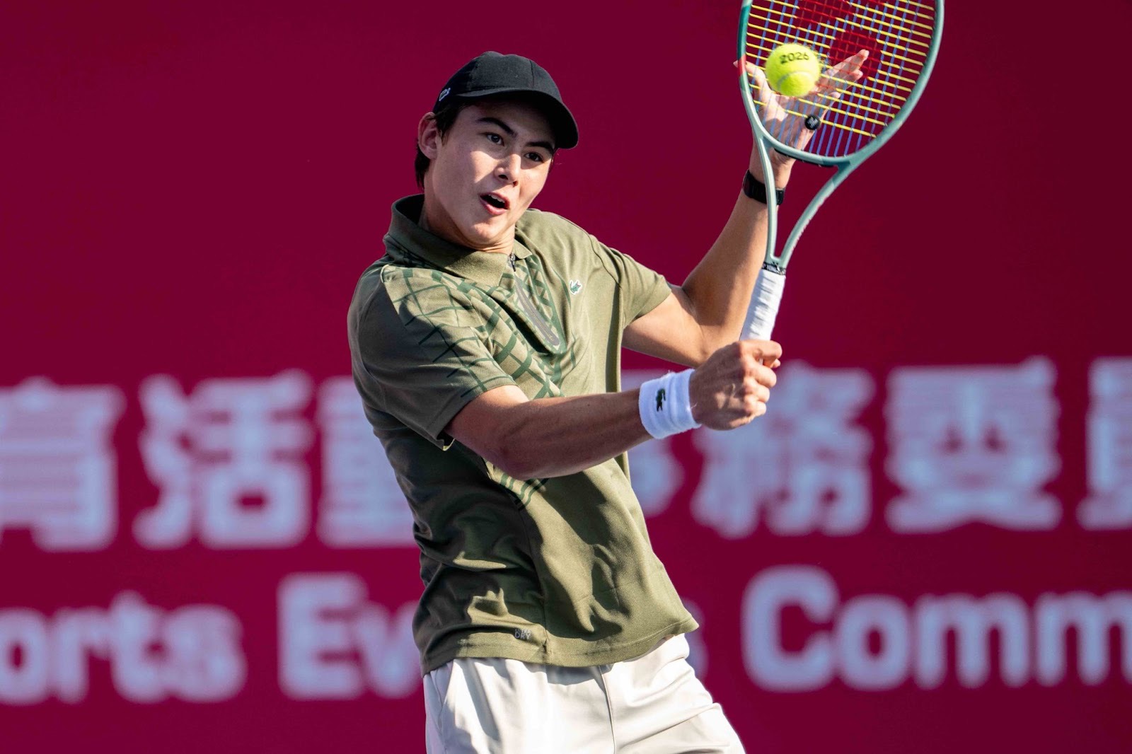 El juvenil Kai Thompson impresionó en su primer partido ATP en Hong Kong 2026 pese a caer en la qualy ante Emilio Nava