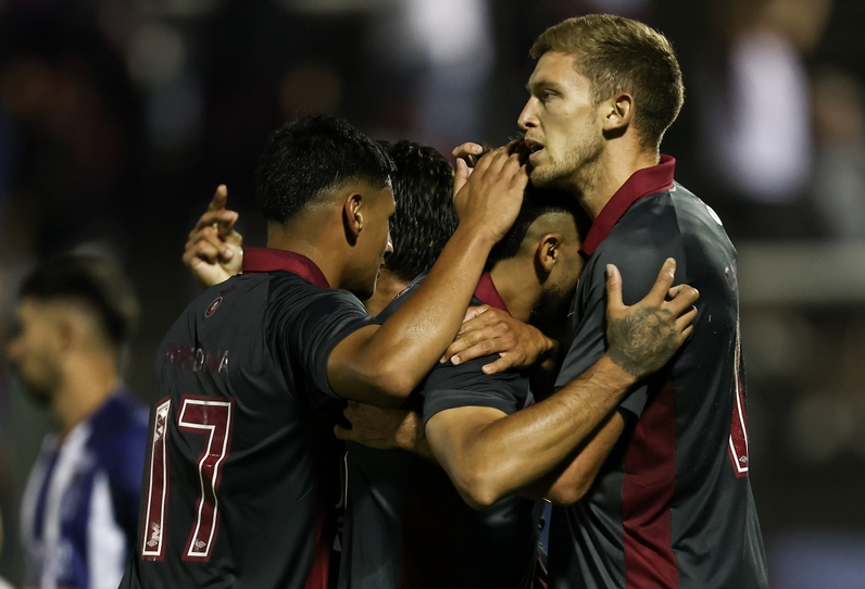 Lanús goleó en su estreno y avanzó firme en la Copa Argentina 2026