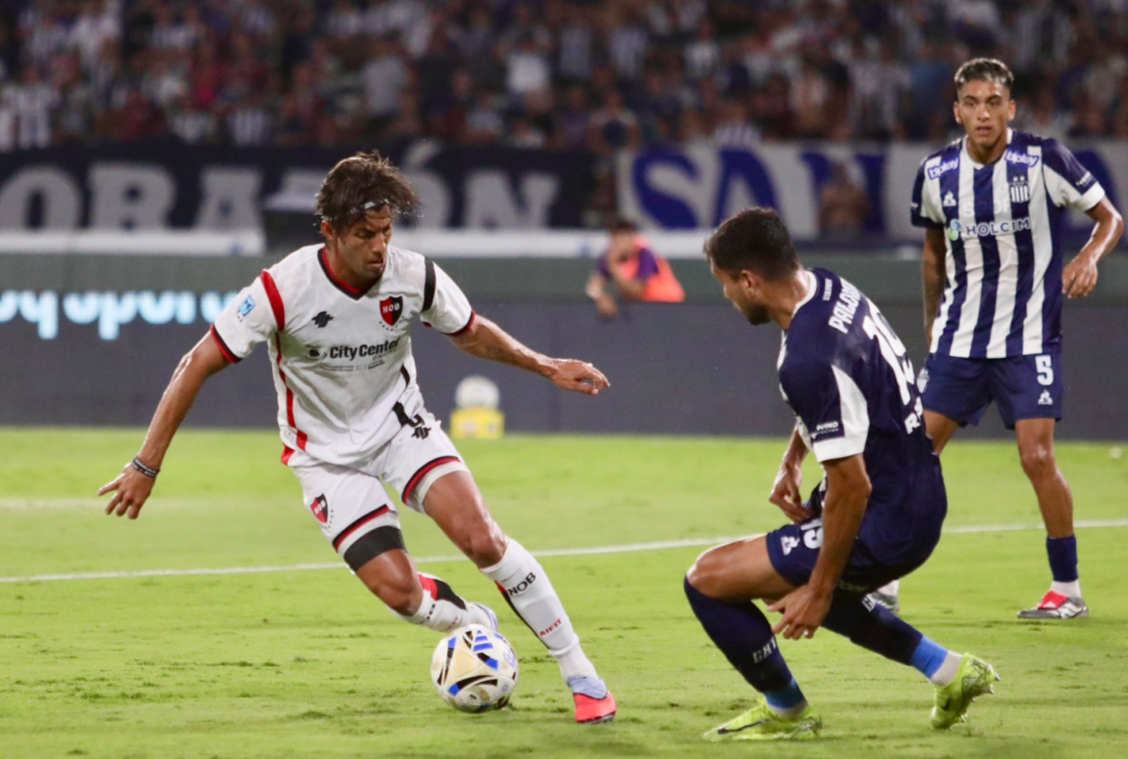 Martínez debutó con gol en Talleres y amargó el estreno de Newell’s en el Apertura 2026