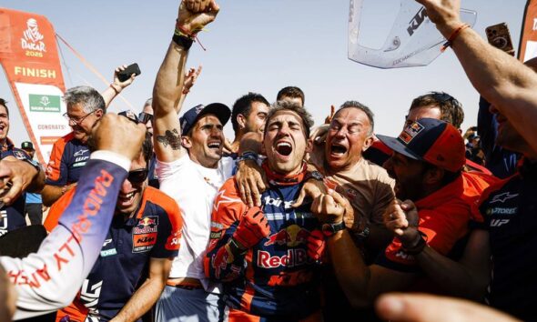 Luciano Benavides es el campeón del Dakar 2026 tras una definición histórica por solo 2 segundos frente a Ricky Brabec.