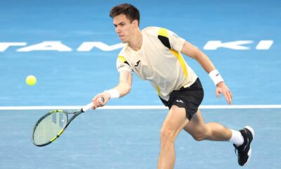 Fabian Marozsan volvió a sorprender en Auckland al derrotar a Casper Ruud y meterse en cuartos del ASB Classic 2026.