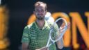 Daniil Medvedev protagonizó una gran remontada ante Marozsan y avanzó a los octavos del Abierto de Australia tras casi cuatro horas.