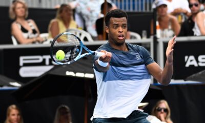 Giovanni Mpetshi Perricard salvó un punto de partido y venció a Cameron Norrie en un thriller para avanzar a cuartos del ASB Classic.
