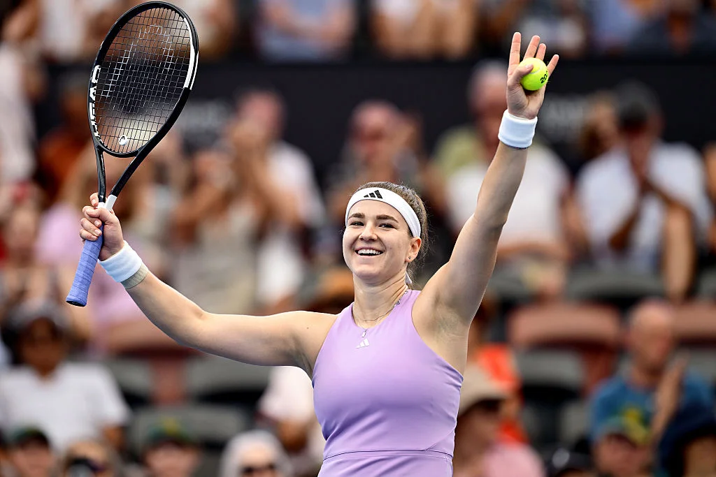 Karolina Muchova dio la sorpresa en el Brisbane International 2026 al vencer a Elena Rybakina y avanzar a semifinales tras un partido de alto nivel.