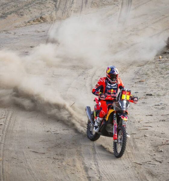 Daniel Sanders ganó en AlUla y pasó a liderar el Dakar. KTM manda y Luciano Benavides se ubica séptimo a diez minutos del líder