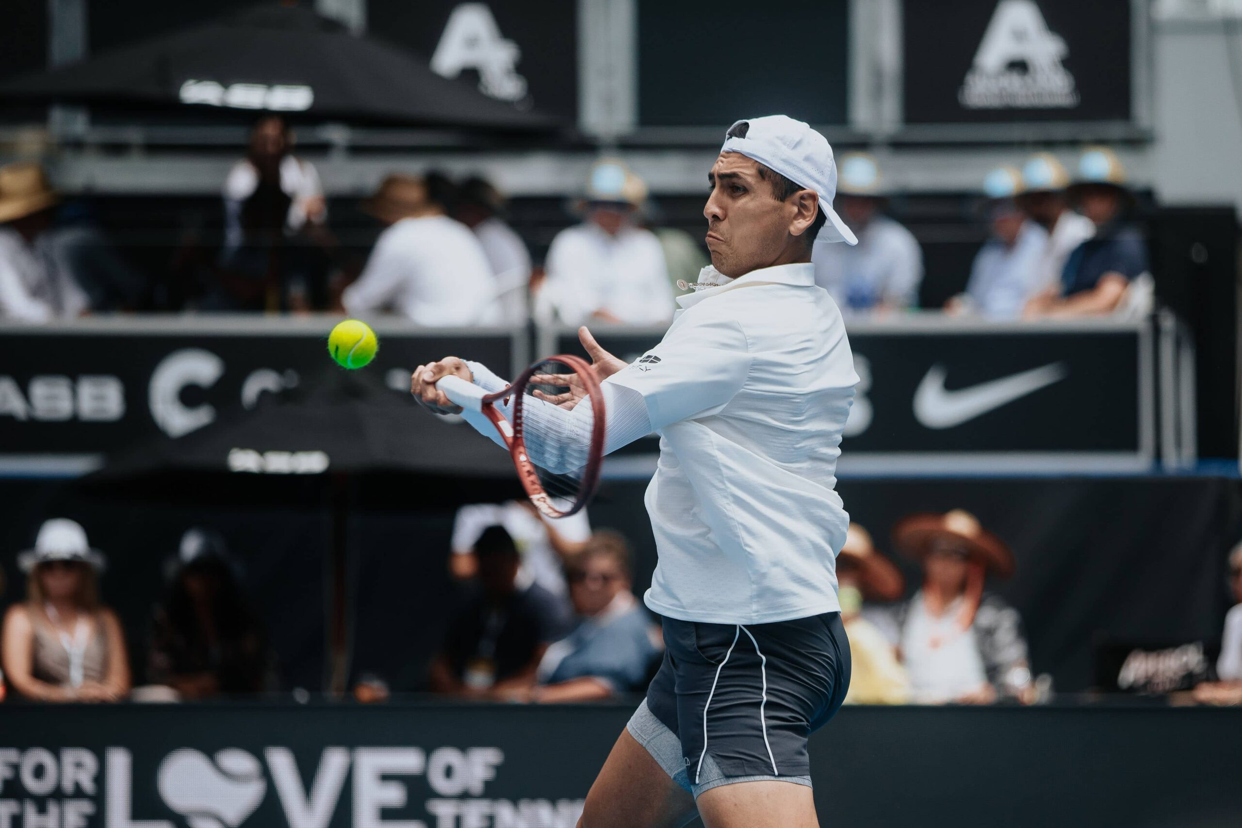 Alejandro Tabilo debutó con un sólido triunfo en el ASB Classic de Auckland y avanzó a la segunda ronda tras vencer a Ugo Carabelli.