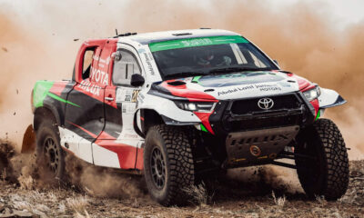 El Dakar 2026 entra en clima en Yanbu: Toyota Hilux lidera las miradas, vuelve Peterhansel y se perfila una batalla generacional en autos.