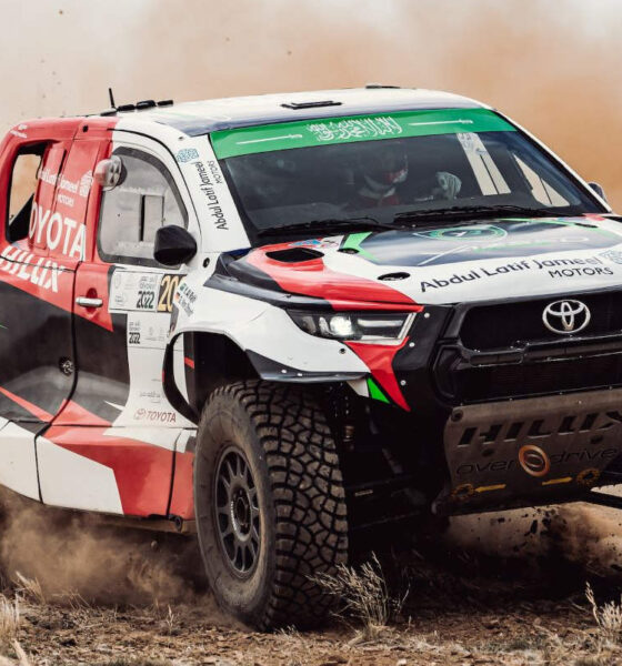 El Dakar 2026 entra en clima en Yanbu: Toyota Hilux lidera las miradas, vuelve Peterhansel y se perfila una batalla generacional en autos.