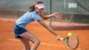 Florencia Mardones avanzó a cuartos de final del Regatas Bowl de Lima tras vencer 6-2 y 6-4 a Angela Medinaceli Lobos. En la próxima ronda enfrentará a la brasileña Kauany Rodrigues.