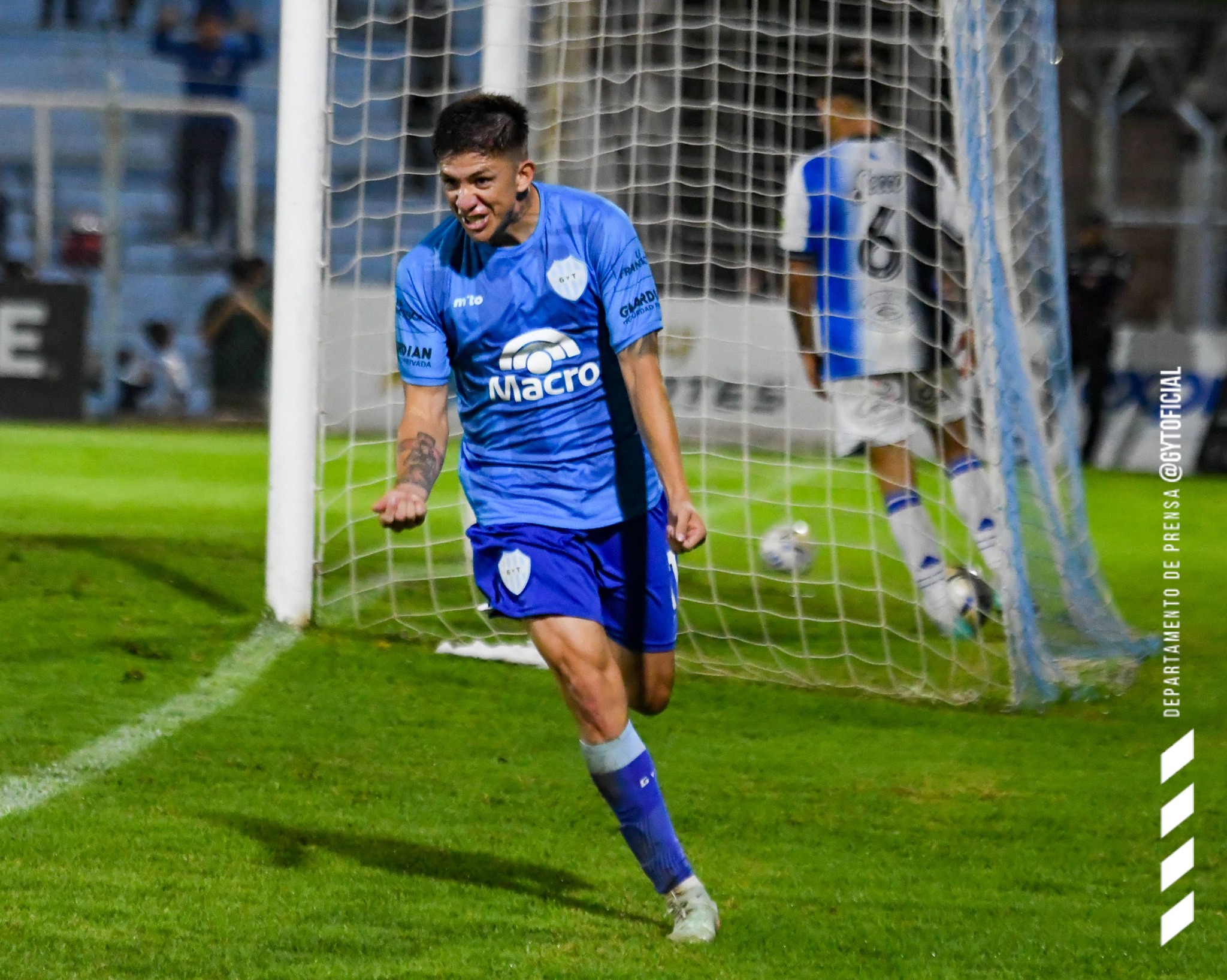 Gimnasia y Tiro le ganó 2-0 a Almagro con un doblete de Gordillo y suma nueve puntos en tres fechas. Es único líder