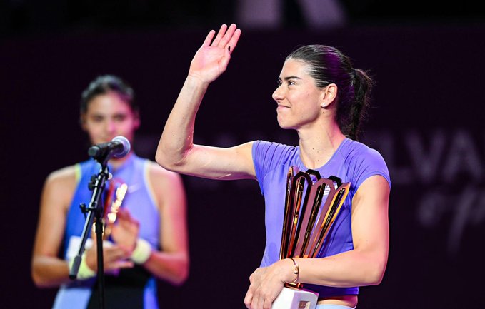 Sorana Cîrstea venció 6-0 y 6-2 a Emma Raducanu en la final del Transylvania Open y conquistó en casa el cuarto título WTA de su carrera.
