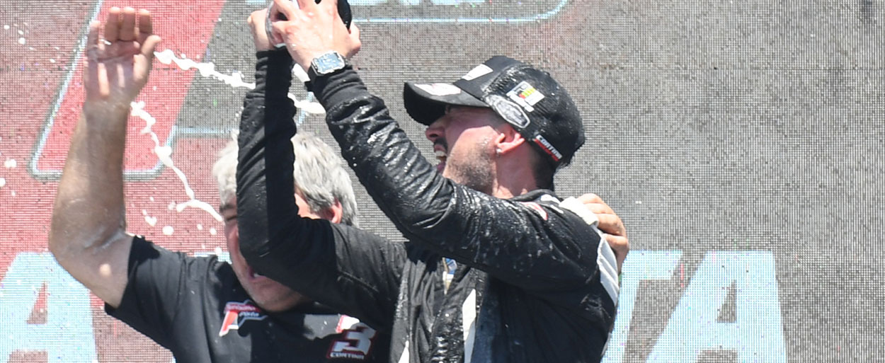 Joaquín Cortina ganó la final de la Clase Uno del Turismo Pista en La Plata y abrió el 2026 con su primer triunfo en la categoría.