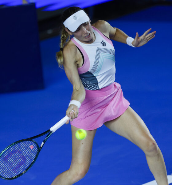 Ekaterina Alexandrova salvó un match point ante Hailey Baptiste y jugará la final del WTA 500 de Abu Dabi frente a la revelación Sara Bejlek.