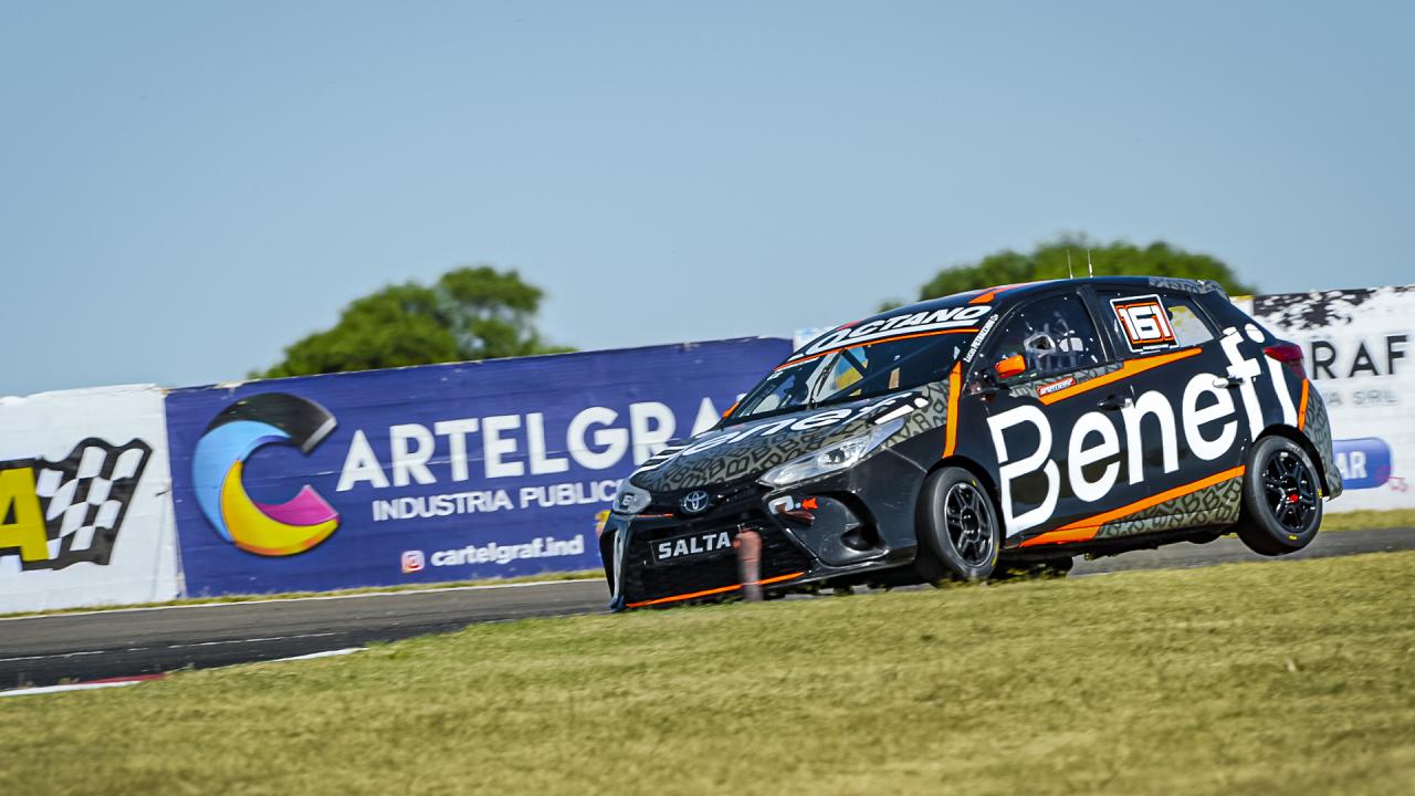 Lucas Petracchini logró la pole position en la Clase 2 del TN 2026 en Paraná, con un ajustado 1:35.324 y sumó los primeros puntos del campeonato.