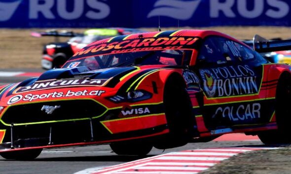 Moscardini ganó la primera fecha del TC 2026 en El Calafate tras la exclusión técnica de Santero. Crónica completa de la final, series y el análisis del fin de semana