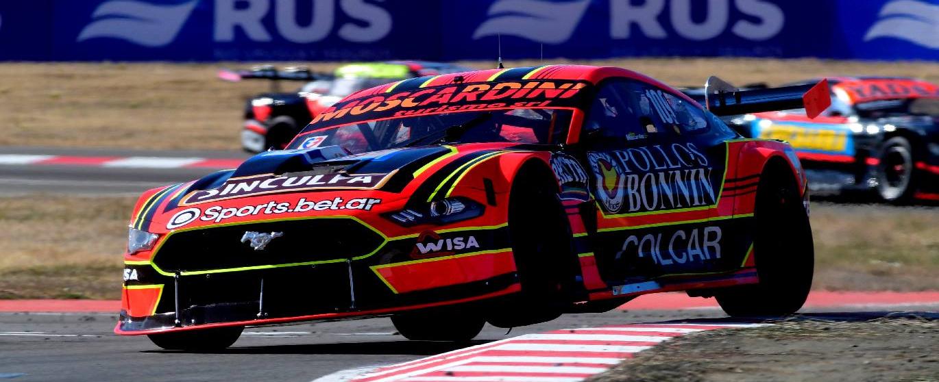 Moscardini ganó la primera fecha del TC 2026 en El Calafate tras la exclusión técnica de Santero. Crónica completa de la final, series y el análisis del fin de semana