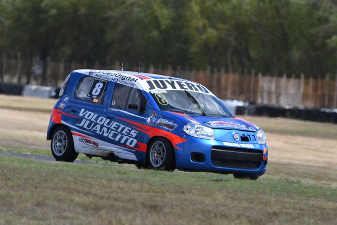 Juan Cruz Paulides ganó la final de la Clase Dos del Turismo Pista en La Plata y abrió el 2026 con una victoria clave.