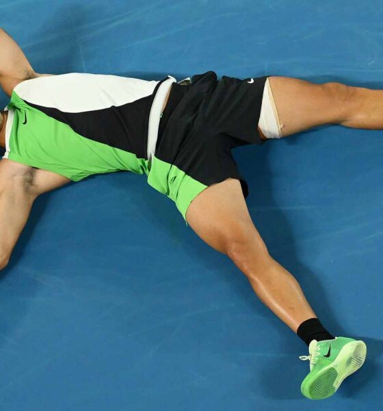 Carlos Alcaraz venció a Novak Djokovic en la final del Australian Open 2026 y se convirtió en el jugador más joven en completar el Grand Slam