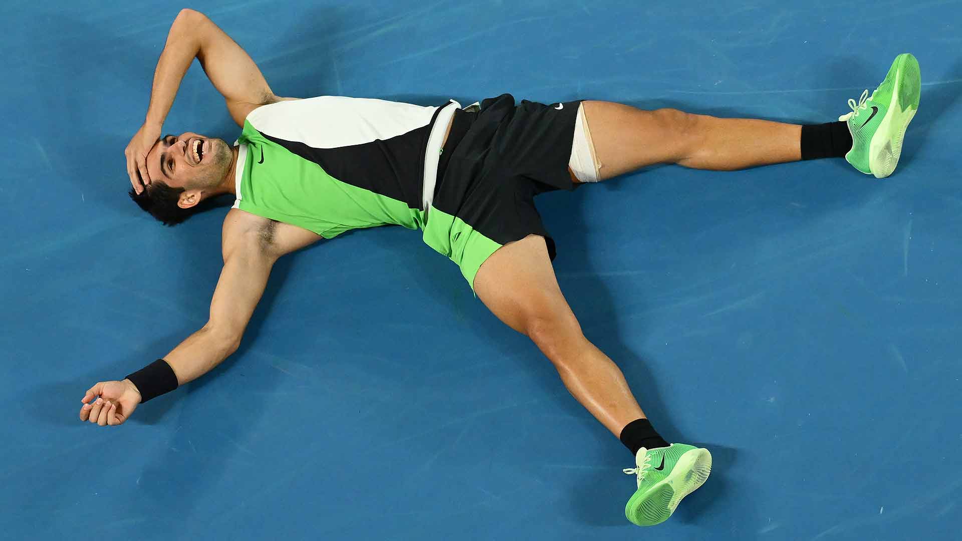 Carlos Alcaraz venció a Novak Djokovic en la final del Australian Open 2026 y se convirtió en el jugador más joven en completar el Grand Slam