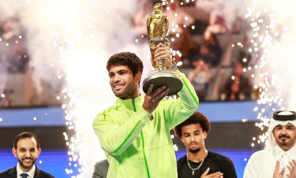 Carlos Alcaraz se consagró campeón el ATP 500 de Doha tras vencer a Fils en la final. Sumó su título 26, estiró su invicto en pista dura