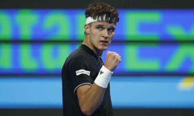 Jakub Mensik venció a Jannik Sinner en Doha 2026 y confirmó su salto definitivo en el ATP Tour. Análisis y proyección hacia el Top 10.