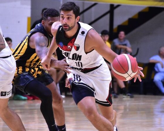 Colón fue más efectivo en el cierre y venció 86-83 a Comunicaciones en Mercedes, con Bautista Fernández como goleador y una gran noche