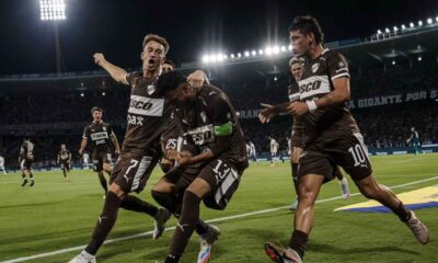 Platense venció 2-1 a Talleres en Córdoba por la tercera fecha del Torneo Apertura 2026. El Calamar sigue invicto tras un partido intenso y marcado por la lluvia.