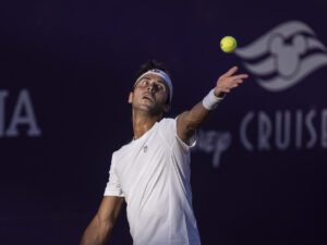 Tomás Etcheverry venció a Andrea Pellegrino y avanzó en el Argentina Open 2026. El argentino mostró solidez y carácter bajo el calor porteño.