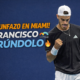 Cerúndolo venció a Medvedev en Miami por 6-0, 4-6 y 7-5, avanzó a octavos y sueña con seguir haciendo historia.