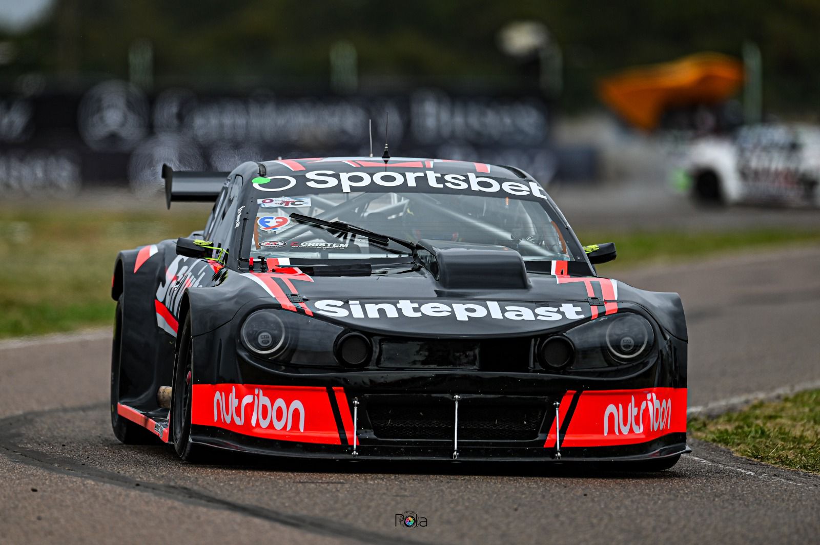 Jeremías Olmedo completó un competitivo sábado en la segunda fecha del TC 2026 en Viedma. El piloto salteño buscará avanzar en las series