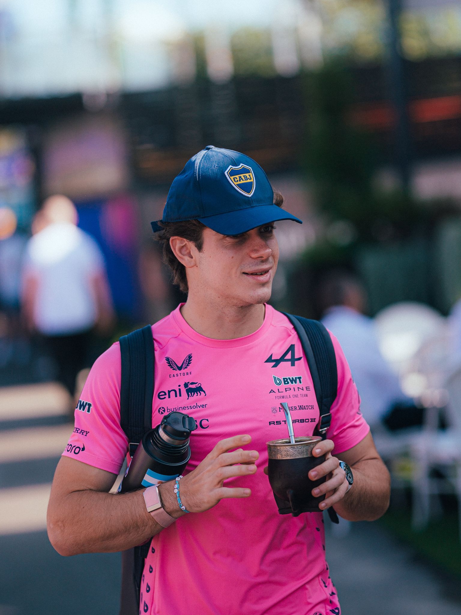 Franco Colapinto terminó 14° en el GP de Australia 2026 tras una sanción por un error de Alpine. El argentino mostró buen ritmo y confía en mejorar en China.