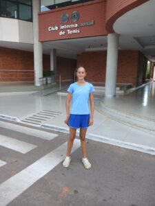 Florencia Mardones ganó 6-0 y 6-1 en su debut en el Asunción Bowl Sub 16, torneo G1 de la COSAT disputado en el Club Internacional de Tenis de Paraguay.