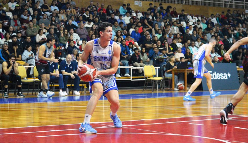 Santa Paula derrotó con autoridad a Salta Basket 97-65 en el Estadio Delmi. El equipo santafesino dominó desde el primer cuarto