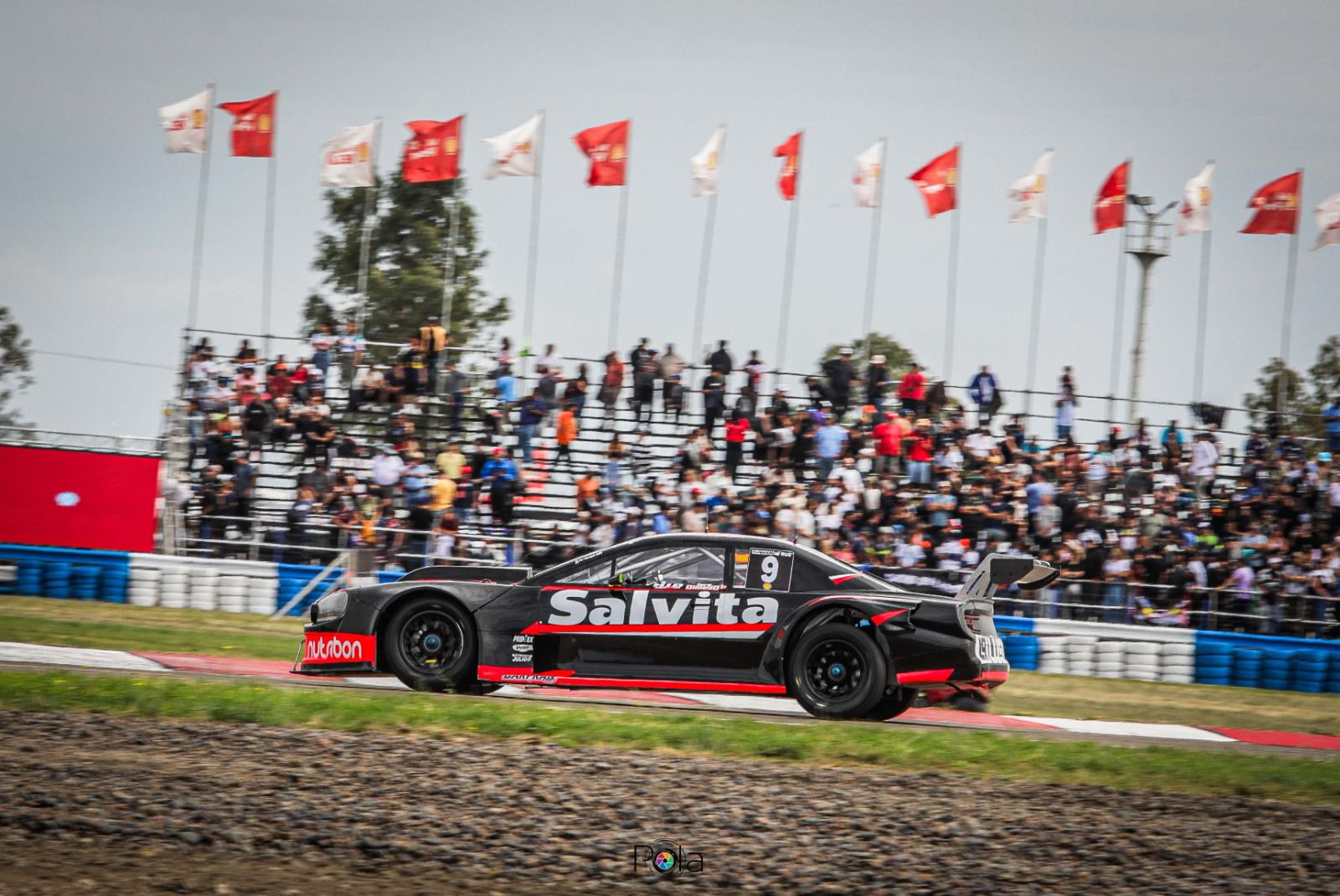 Jeremías Olmedo terminó 19° en la final del Turismo Carretera en Viedma tras una carrera intensa con múltiples relanzamientos.
