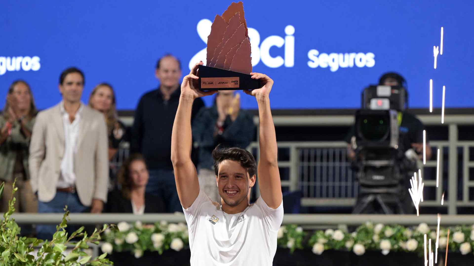 Luciano Darderi conquistó el ATP 250 de Santiago 2026 y explicó cómo fue de menos a más en la semana. Sus declaraciones, el rol de su familia