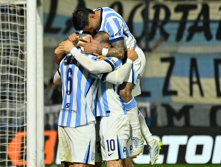 Racing venció 4-1 a Defensa y Justicia en el debut de Juan Pablo Vojvoda y avanzó con autoridad a los octavos de final de la Copa Argentina.