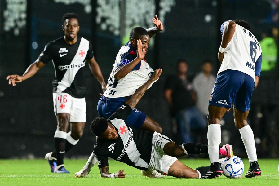Un gol de Thiago Mendes sobre el final le dio a Vasco da Gama la clasificación ante Independiente Medellín.