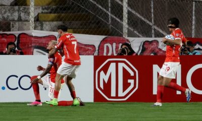 Cienciano aplastó 4-0 a Lanús, ganó 4-2 en el resultado global y avanzó a los octavos de la Copa Sudamericana.