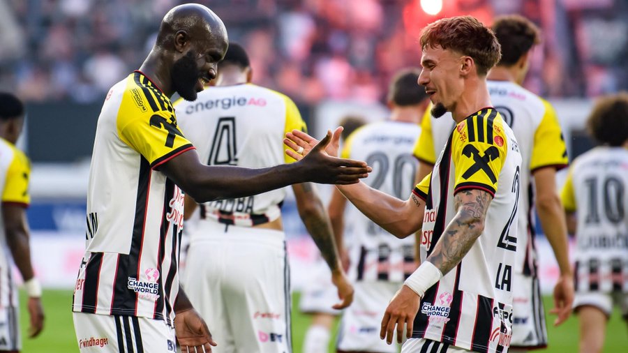 LASK derrotó 3-0 a Grazer AK con un doblete de Samuel Adeniran y quedó como primer líder de la Bundesliga austríaca.